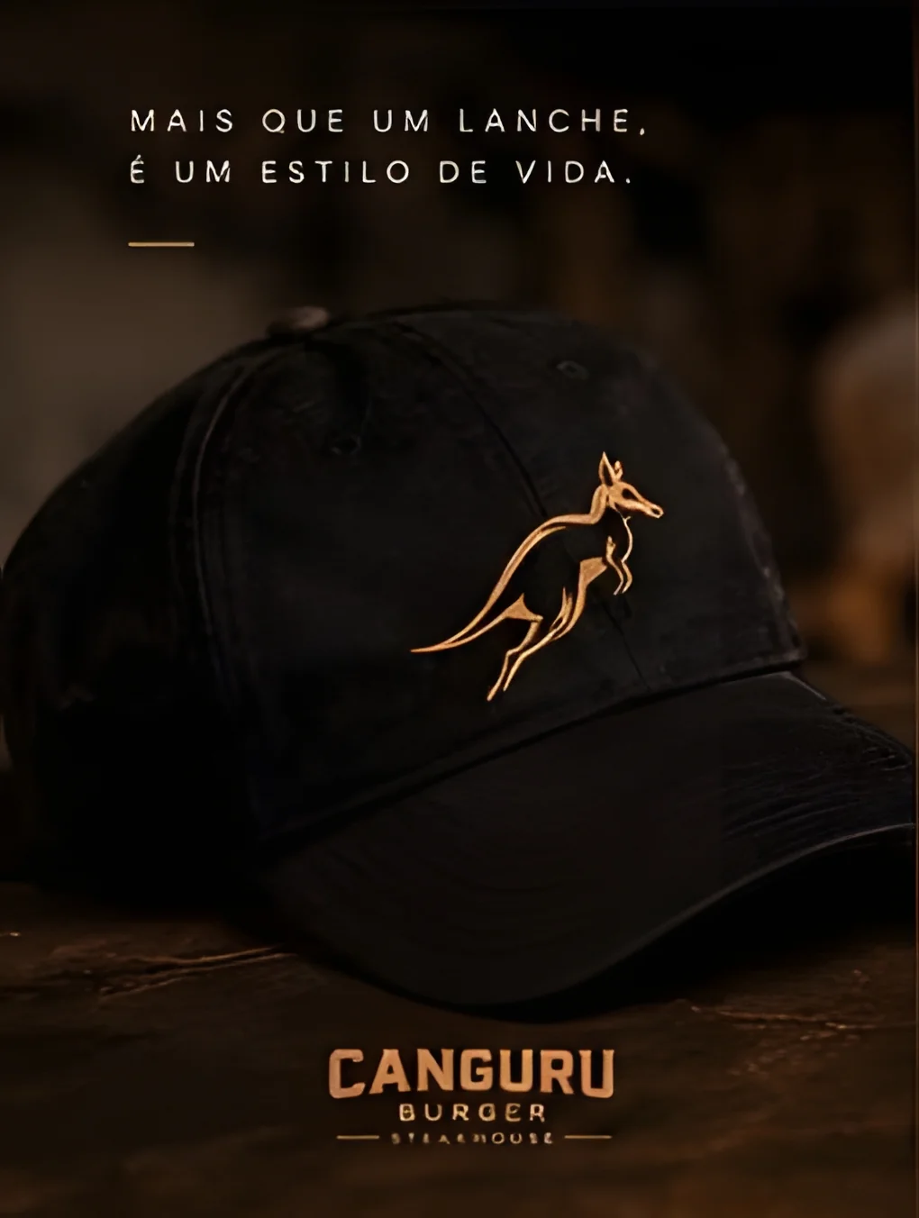 Boné preto com bordado dourado do canguru — Canguru Burger Steakhouse estilo de vida